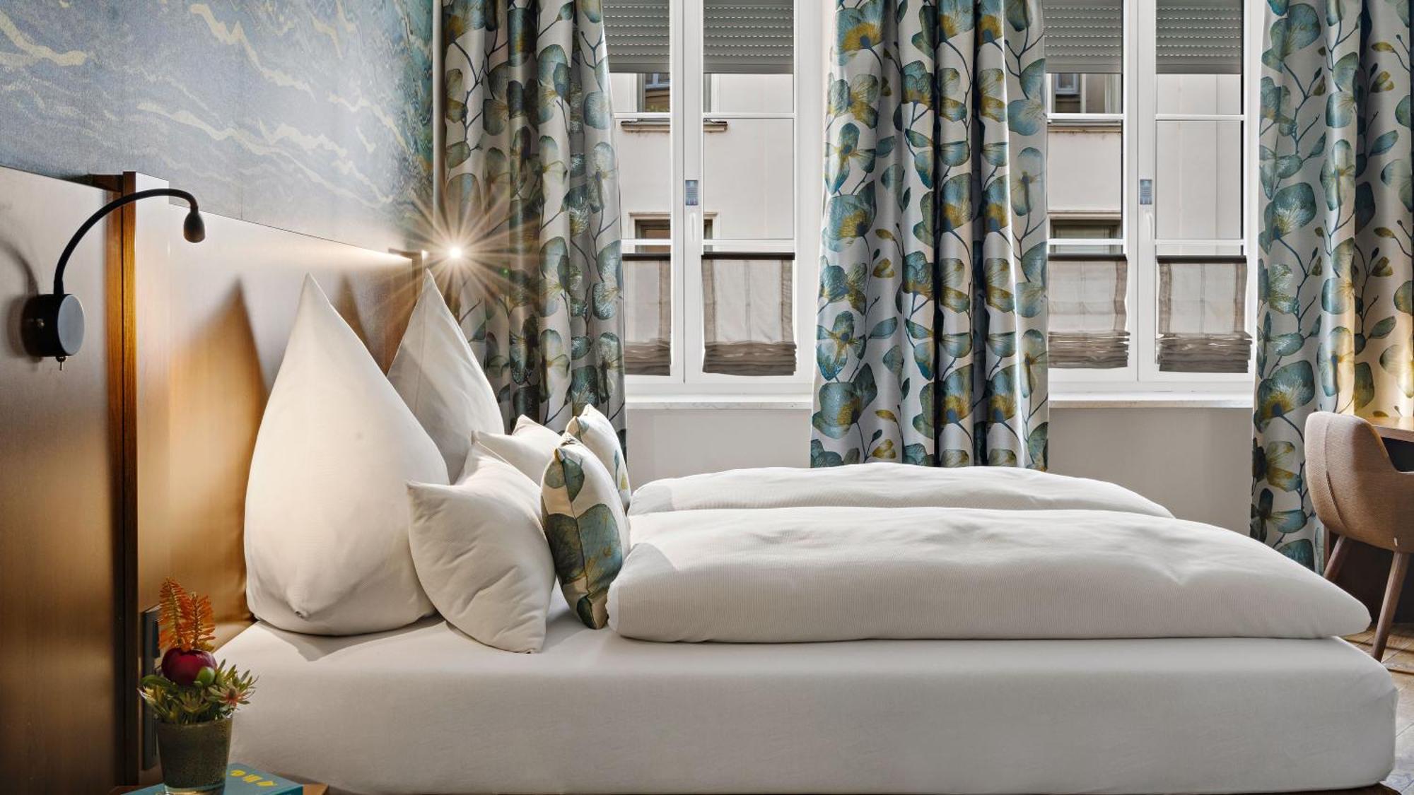 Hotel Deutsche Eiche Munchen Bagian luar foto