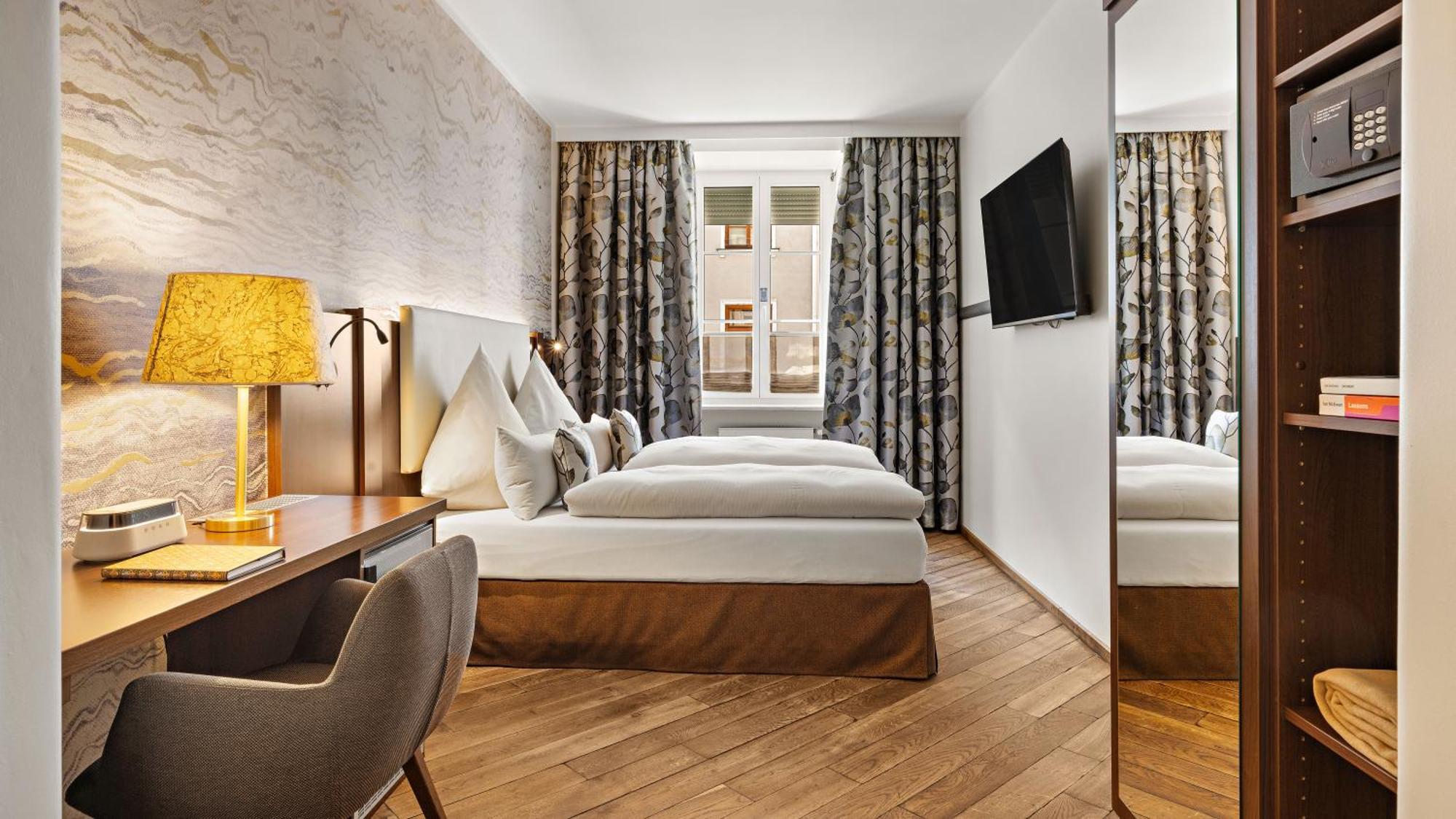 Hotel Deutsche Eiche Munchen Bagian luar foto