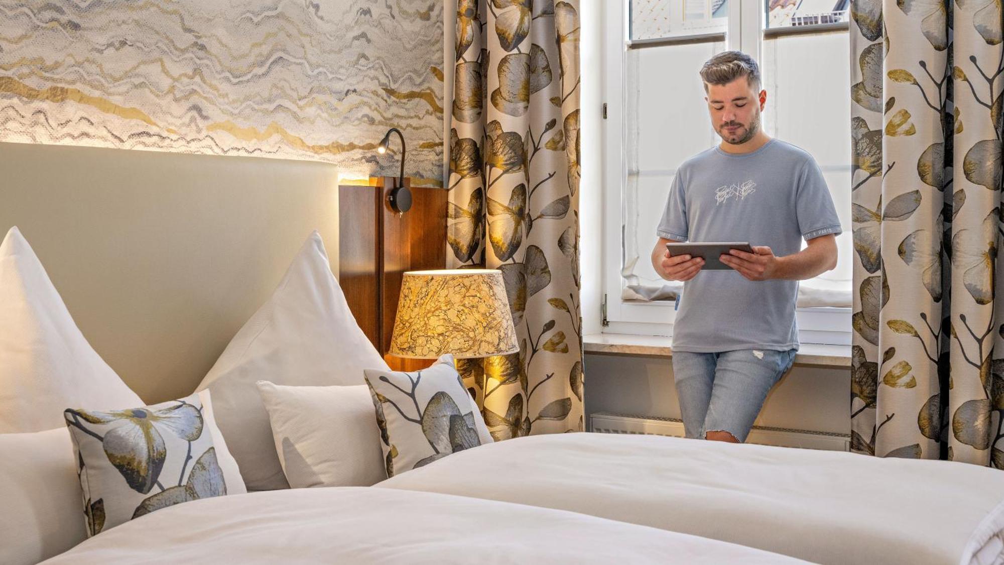 Hotel Deutsche Eiche Munchen Bagian luar foto