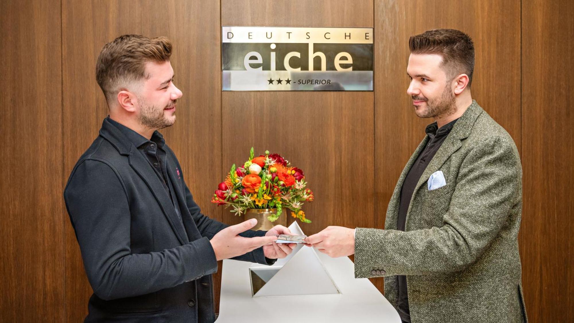 Hotel Deutsche Eiche Munchen Bagian luar foto