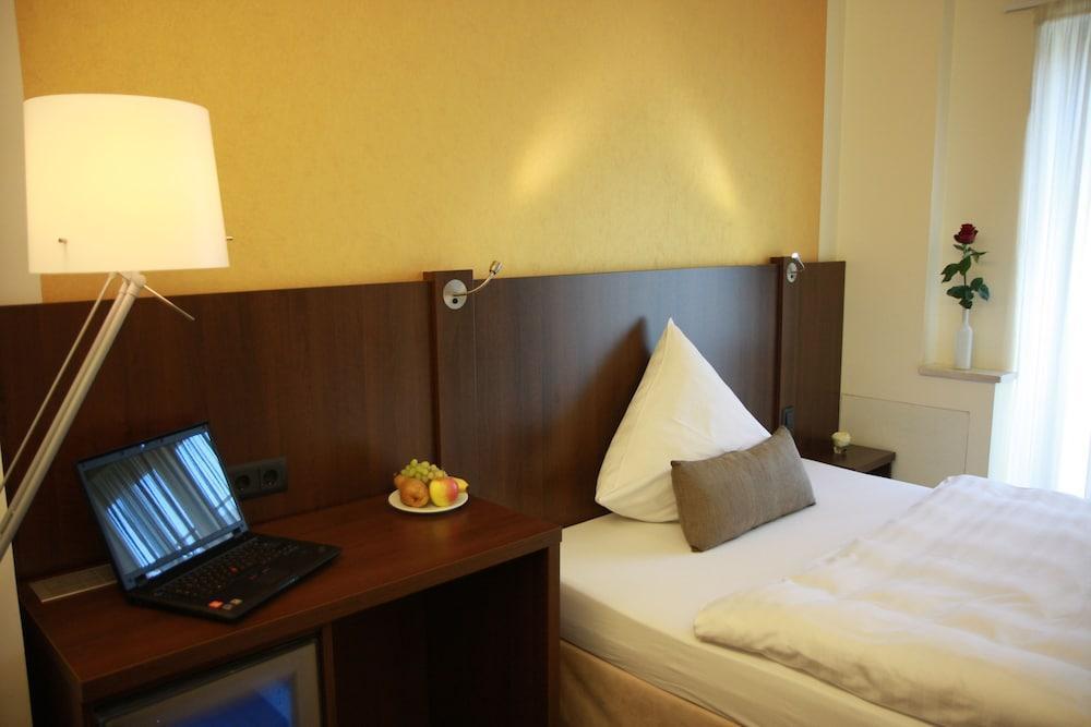 Hotel Deutsche Eiche Munchen Bagian luar foto