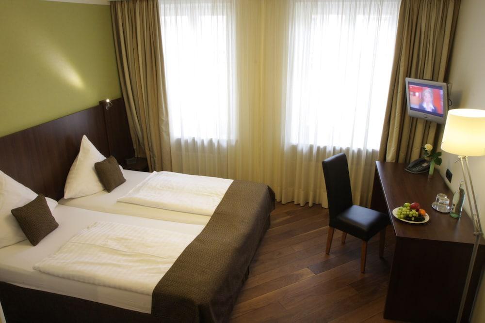 Hotel Deutsche Eiche Munchen Bagian luar foto